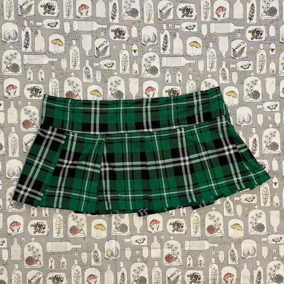 Green Plaid Mini Skirt - Picture 5 of 5